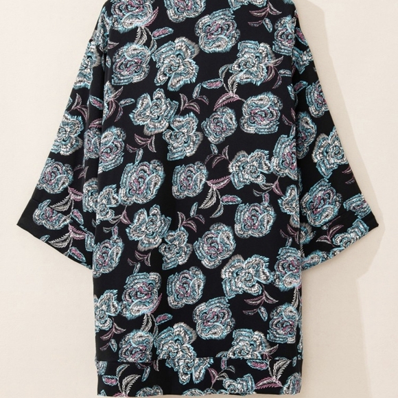 Floral Black Tunic with Woven Clutch - Picture 4 of 5